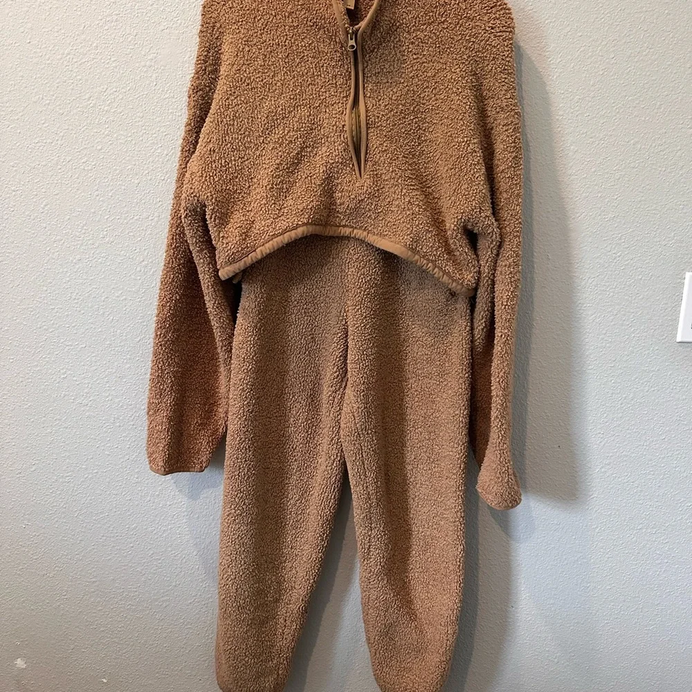 SKIMS Cozy Knit Set - Cropped Pullover & Drawstring Legging - Picture 4 of 9